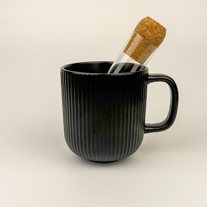 modern-ribbed-black-mug-with-glass-tea-strainer