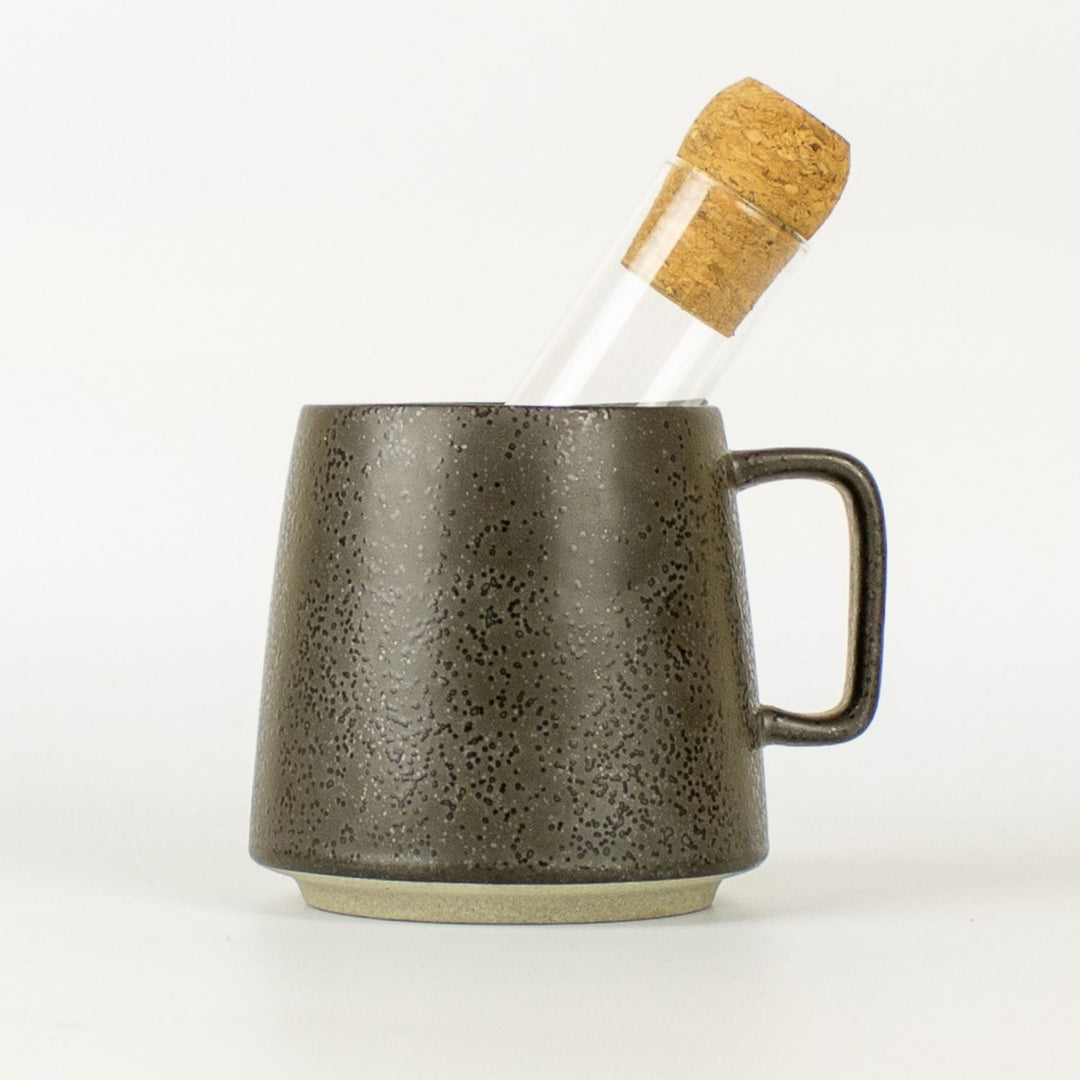 tea-brewer-in-a-black-coffee-mug